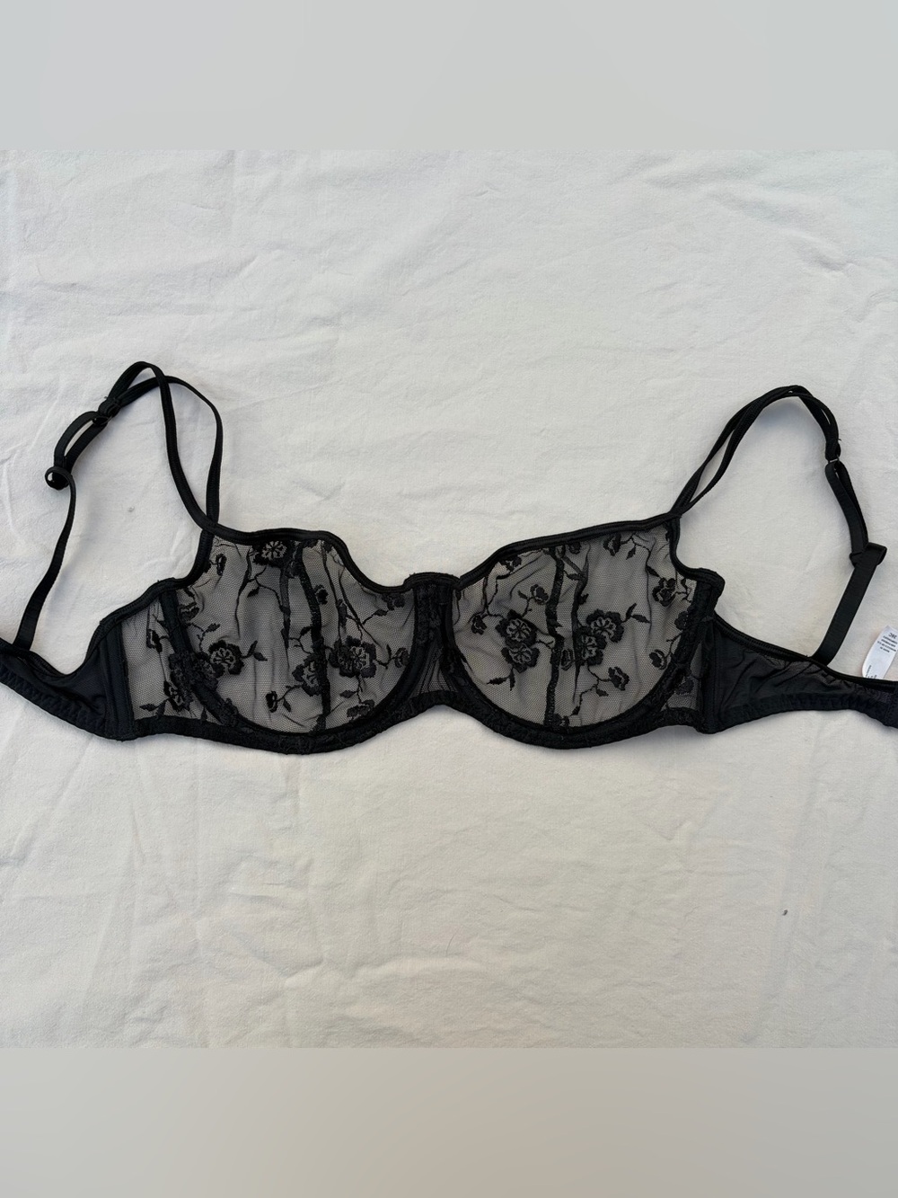 Vintage Y2K Victoria's Secret Black Sheer Embroidered Floral Lace Underwire Bra
